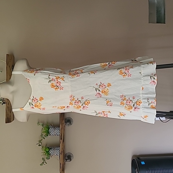 Old Navy Dresses & Skirts - Floral linen Dress